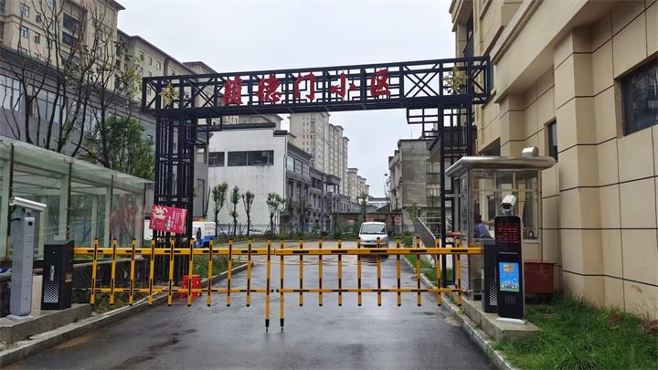余干 某安置房车牌识系统+道闸