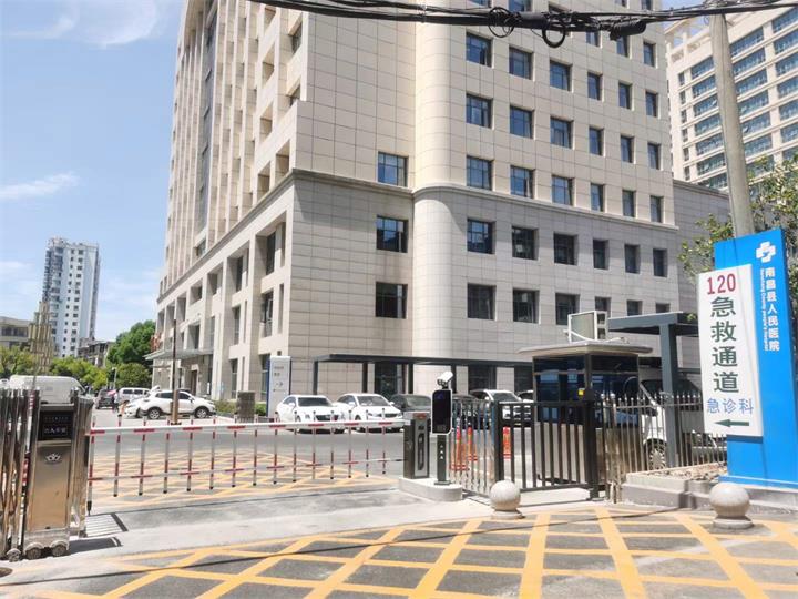 南昌县人民医院-车牌识别+道闸