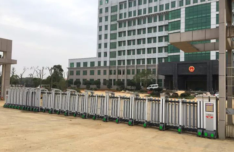 向塘镇人民政府-伸缩门飞豹208B